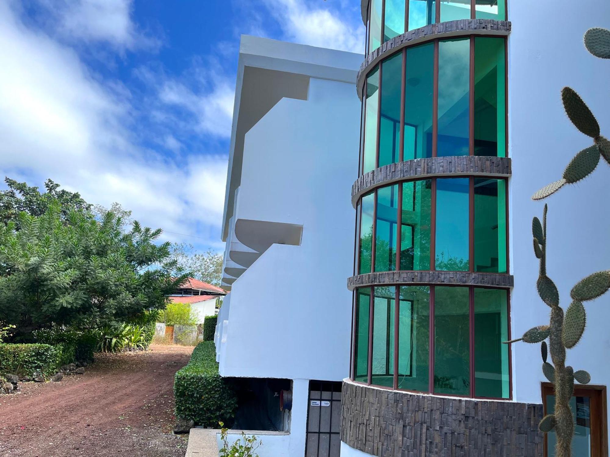 Hotel Tortuga Bay - Galapagos Пуерто Айора Екстериор снимка