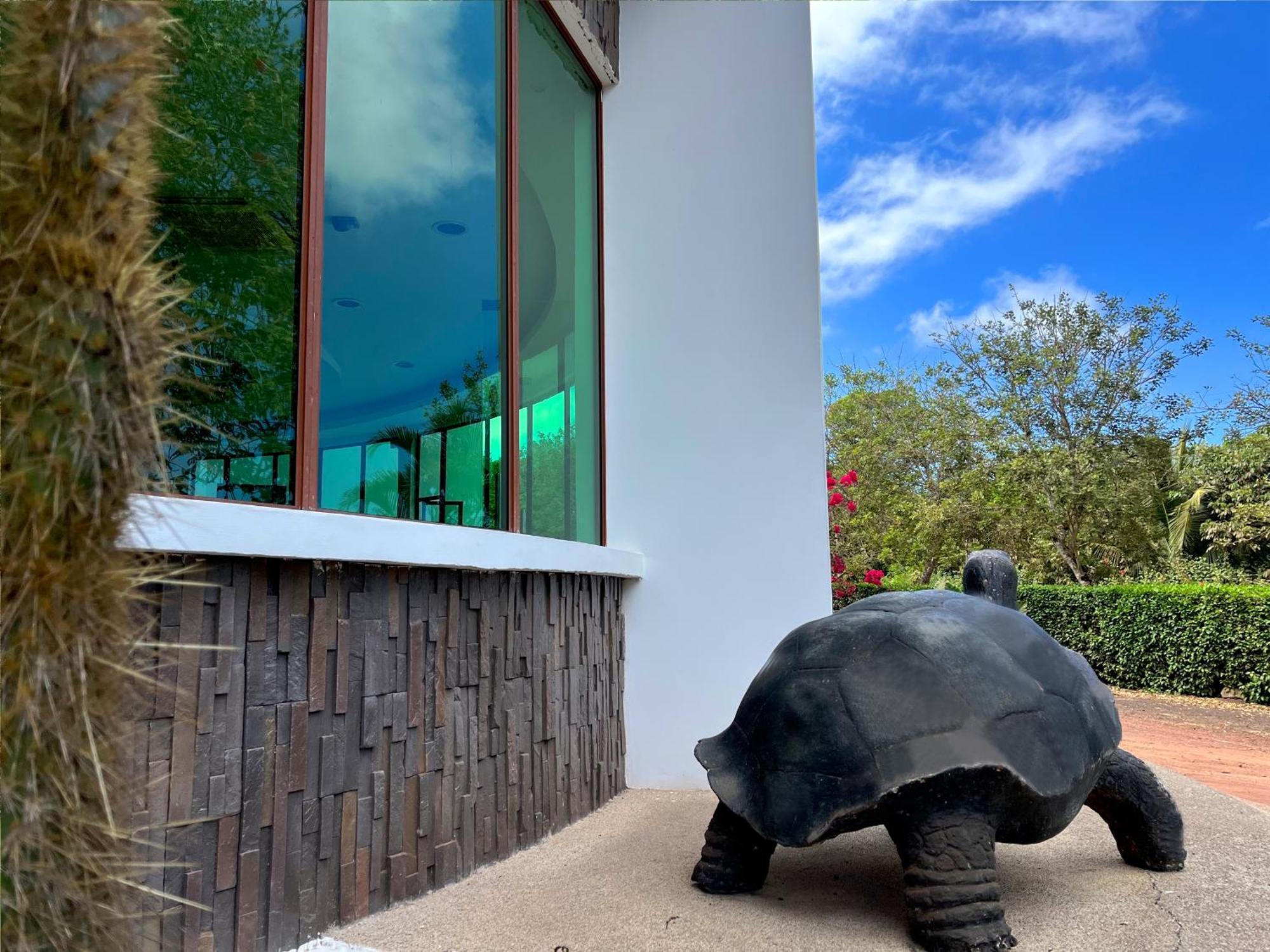 Hotel Tortuga Bay - Galapagos Пуерто Айора Екстериор снимка